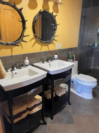 Cozy 8 Person Chalet on the Bay