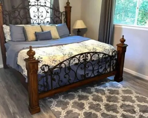 Charming Downtown Home on 5th street Hotels in Midlothian