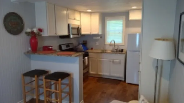 Charming Texoma 1-bedroom guesthouse in growing Sherman, Texas