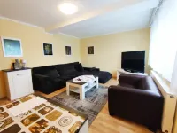 Ferienhaus für 6-8 Personen - Zentral und Sehr Geräumig mit Überdachter Terrasse