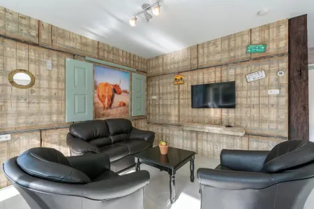 Cozy Holiday Home with Garden