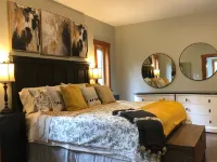 5 Bedroom Seabrook Farmhouse, Hot Tub and Swimming Pool 3 min-Butchart Gardens