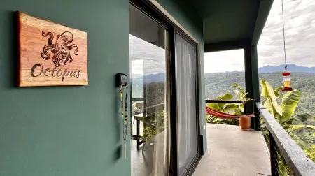 Octopus Cottage , Peaceful Retreat with Pool, Ocean & Mountain Views