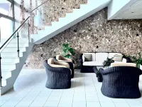NEW! Couple’s Getaway! With Ocean Views+Balcony+Pool+Private Beach+Near Eateries