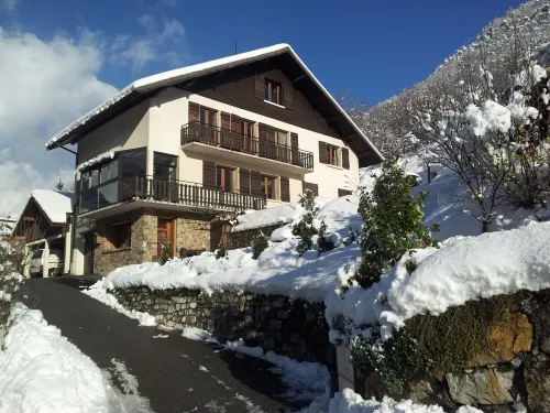 42 m2 apartment, ideal for a spa treatment in Brides or skiing in the 3 valleys.