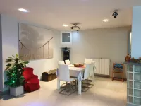 Modern interior diaphanous apartment/suite with capacity for 6 people. 시우다드레알 호텔