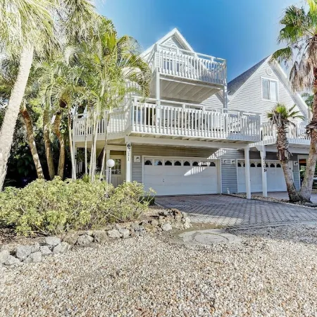 Northshore Villa - 3 Bedroom, 2 Bathroom Vacation Rental Across from the Beach
