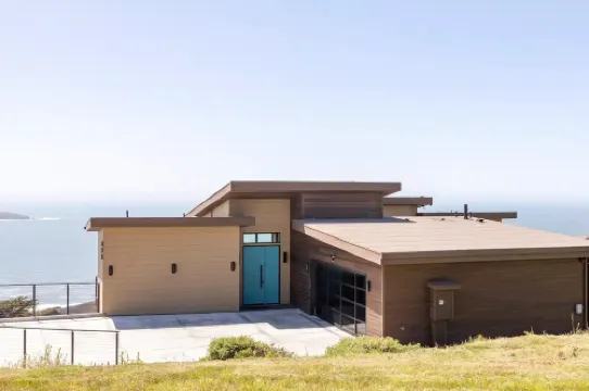 Sky House • Boutique seaside retreat with cinema room and spa