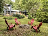 Creekside cottage central to the best of WNC Отели рядом с достопримечательностью «Santa's Land Fun Park & Zoo»