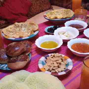 Dar Sghira: Private Fully Renovated Small Riad, Rooftop, Heart of Medina, Fiber Dining/Meeting Rooms