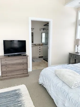 Beautiful 3 story home on the lake, master suite's on 1st & 3rd floors...