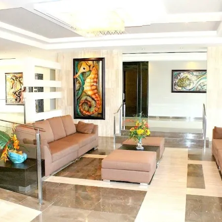 LUXURIOUS CABANA - BEST LOCATION - STEPS TO THE BEACH , WIFI & PARKING