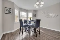 Plush Two Bedroom Retreat. A Home Away From Home!