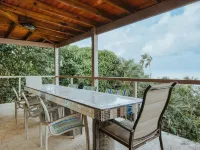 Private Waterfront 5 Bedroom Villa! Stunning views from every room! โรงแรมในนอร์ทไซด์