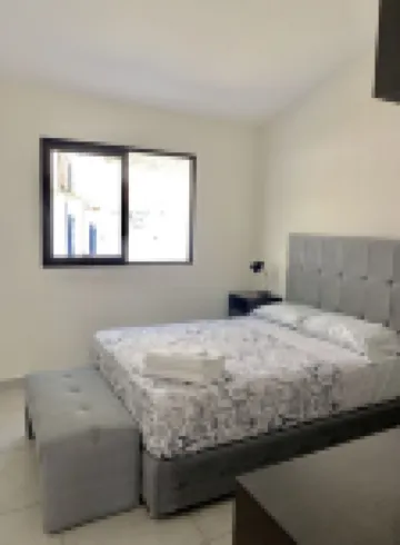 Exclusive Gated Community with HD TV, Air Conditioning, Cable and Netflix 義大利廣場附近的飯店