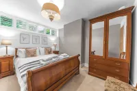 Silverdale Cottage Lake District/LancashireTwo double, one twin โรงแรมใกล้Hyning Monastery