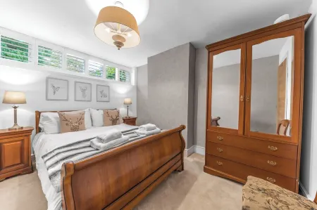 Silverdale Cottage Lake District/LancashireTwo double, one twin Отели в г. Ланкастер Дистрикт