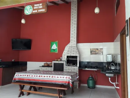 HOUSE FOR SEASON RENTAL IN SÃO SEBASTIÃO Отели в г. Сан-Себастьян