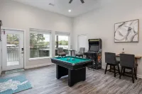 Ultimate Spacious Luxury Retreat! Boat Slip, 2 Jet Ski Slips, Kayaks, Hot Tub!