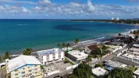 Guest Favorite • Beachfront Luquillo Condo • Walk to Kioskos & El Yunque - 3 estrellas
