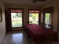 Chetek Country Home 4 bedroom/3 bathroom 4 acre property (Sleeps 15) Hoteles en Condado de Barron