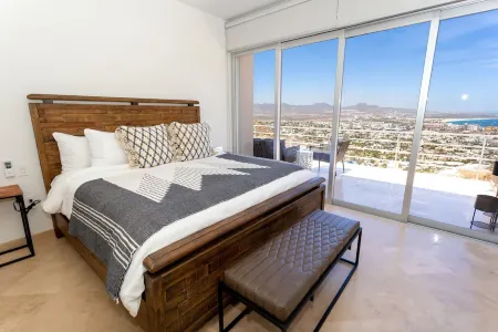 Pedregal Penthouse Condo with Expansive Ocean Views Отели рядом с достопримечательностью «Los Cabos Whale Shark»