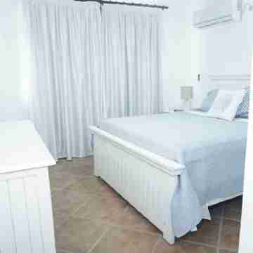 Large 3 bedroom, 2 bathroom property conveniently located steps from the beach. Rooms