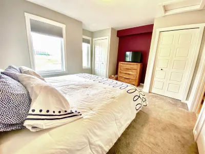 3 bedroom Townhouse Rooftop Patio & AC Hotels near Mahogany Village Market