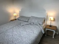 Modern, bright vacation home with lots of sun and its own jetty Hotels in Wervershoof