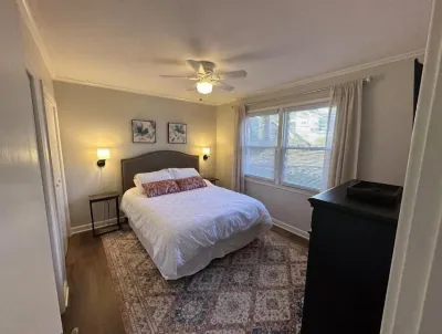 Main level 1 bedroom condo within walking distance to Village District!