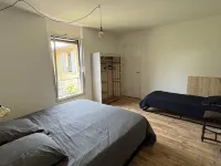 The countryside in the city center, swimming pool, large garden, quiet. Hotels in Gaillac
