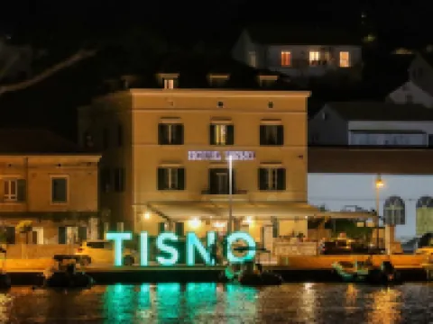 Villa Pina Tisno TOP Apartment Luca 4-6 Persons Hoteles en Tisno