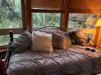 Handcrafted Roundhouse studio & loft. Large sky window + private outdoor shower