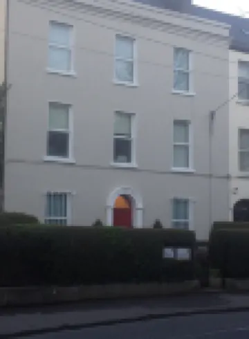 Intl Townhouse Apt on The Crescent: perfect for walking everywhere! Hotels in 