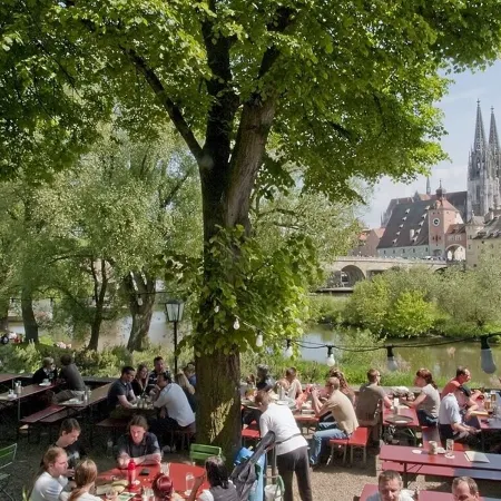 Citycastle in centre of town, 4guests, parking, internet2-3bedrooms, 90sqmtr.