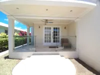 Roomy Lower 3 Bedroom West Coast Property with Pool Hotels in Mount Standfast