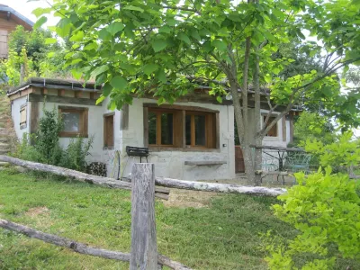 Quiet tree house in the bugey region