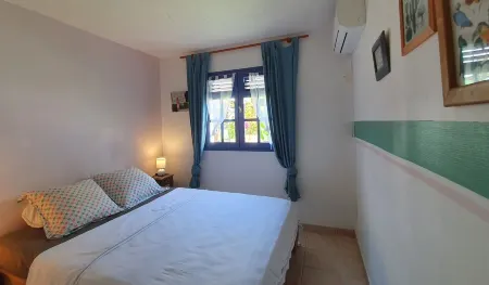 Spacious Villa 6 pers. 3 Bedrooms 2 Bathrooms Swimming pool, Jacussi, sea view,