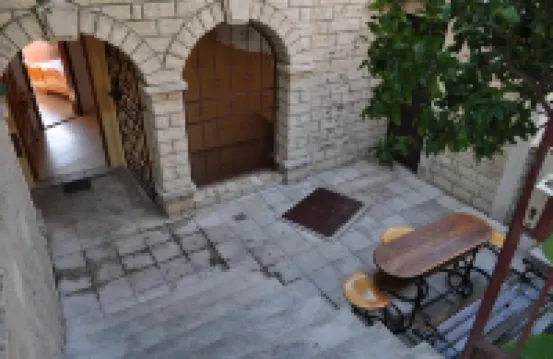 Adapted house in a Mediterranean style, children u. Pet friendly, very good nature