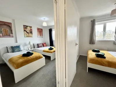 Unique Indian Inspired Townhouse Sleeps 11 In Northampton