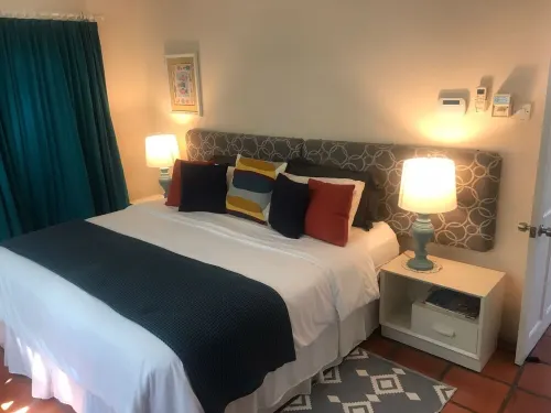 Charming 2 bedroom 2 shower room self catering  apt on a gorgeous quiet beach