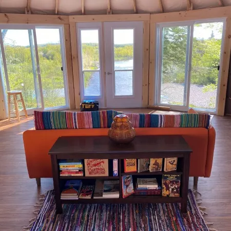 Sky high yurt with amazing view of the river