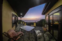 Prime Location- Two Bay Spectacular View + Infinity Pool + 30Min to Lir Airport