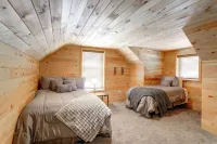 Spacious Log Cabin – Lake Access, Fire Pit & Fun