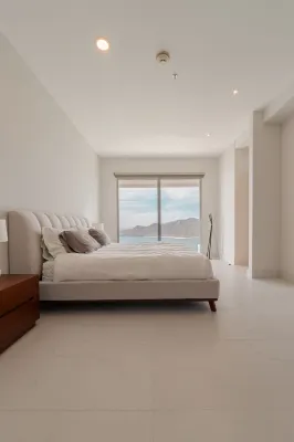 Beachfront Condo with Magnificent views  호텔