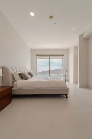 Beachfront Condo with Magnificent views