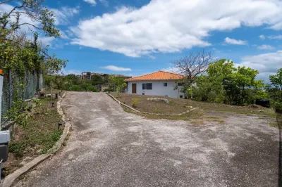 Charming studio in enchanting Montego Bay with WiFi, AC โรงแรมใน