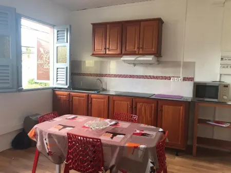 T2 apartment sea view, close to beaches and local shops