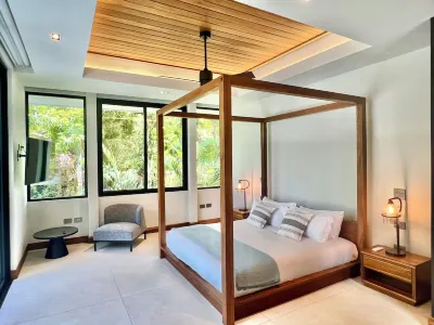 Luxury Architectural Gem in the Jungle - 5 Bdrms - Lots of Wildlife