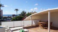 Villa with pool approx. 190 sqm, inner courtyard, close to the sea, sea view.